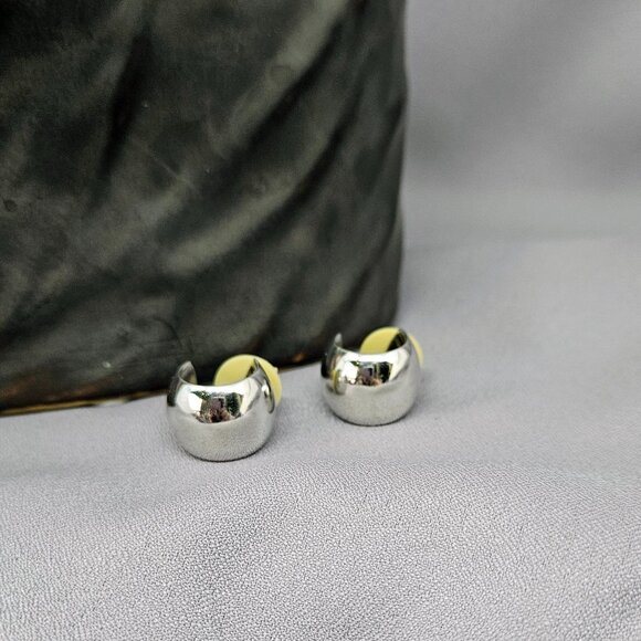 Silver tone, Wide Hoop, Post Earrings by Sarah Coventry Vintage (90s)  - 1/2" - Picture 8 of 8